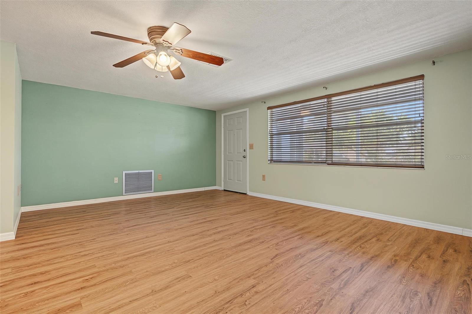 7805 SUE ELLEN DR — photo 5