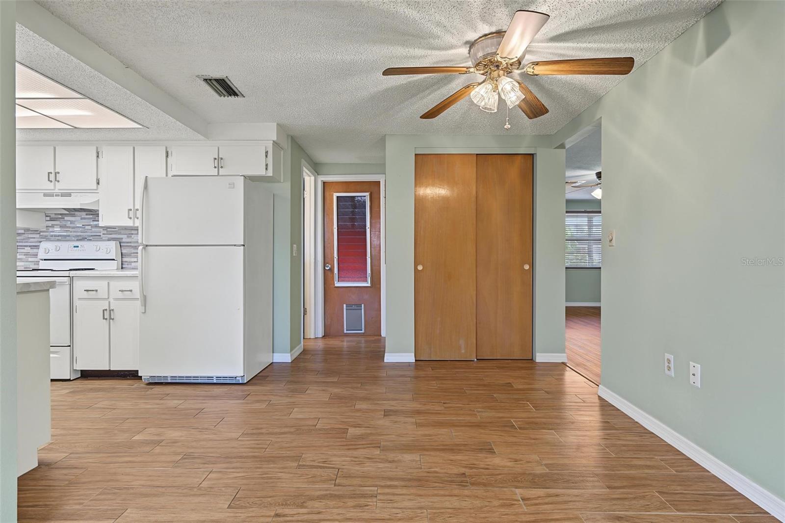 7805 SUE ELLEN DR — photo 28