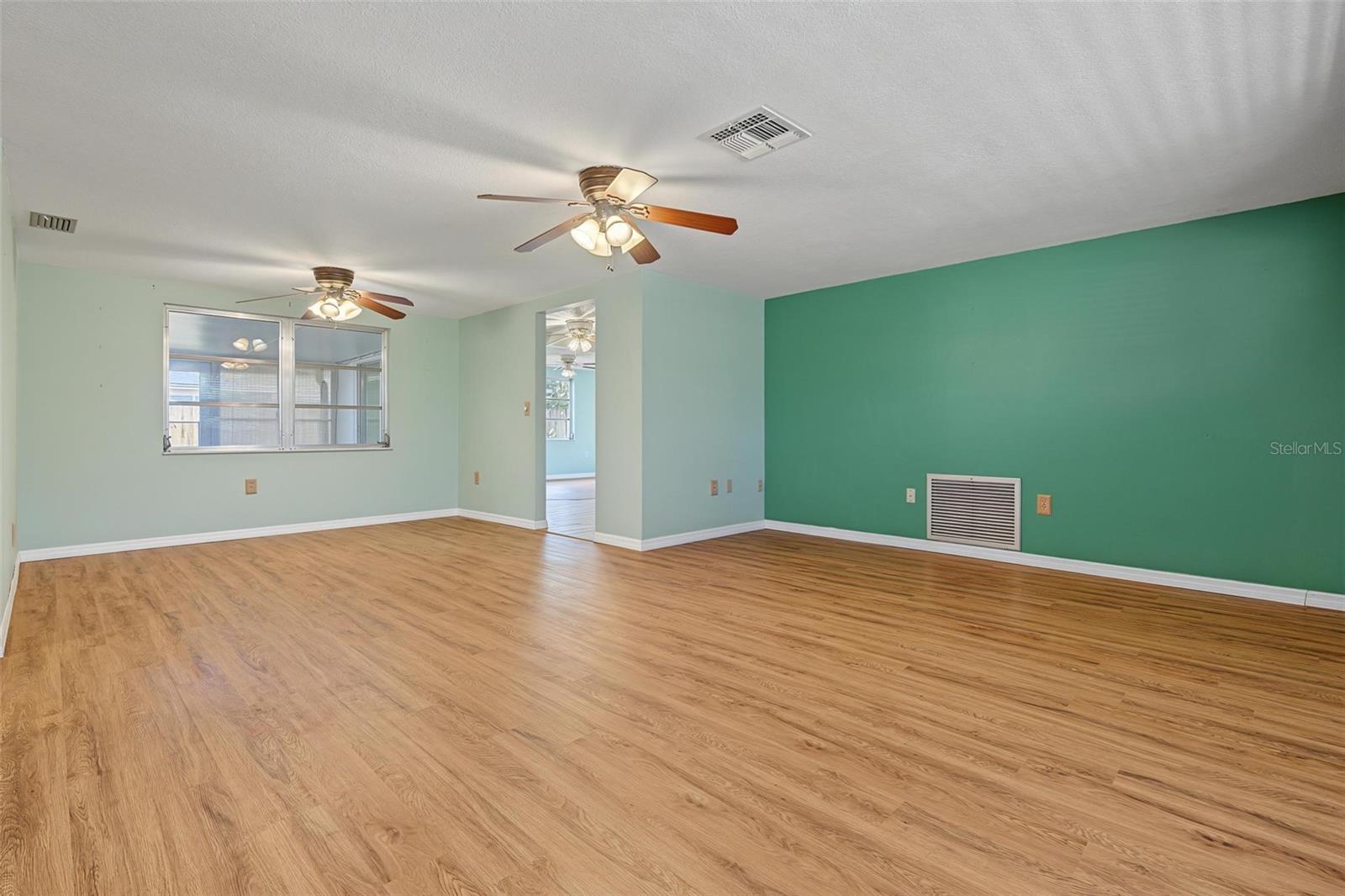 7805 SUE ELLEN DR — photo 16