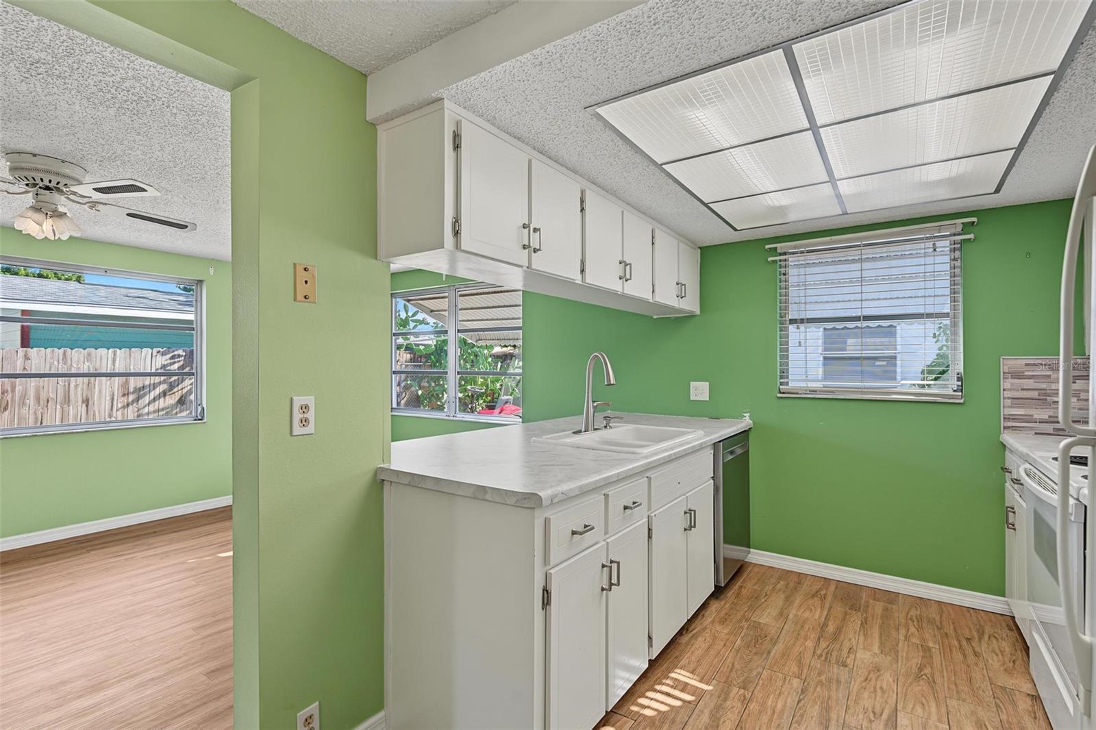 7805 SUE ELLEN DR — photo 23