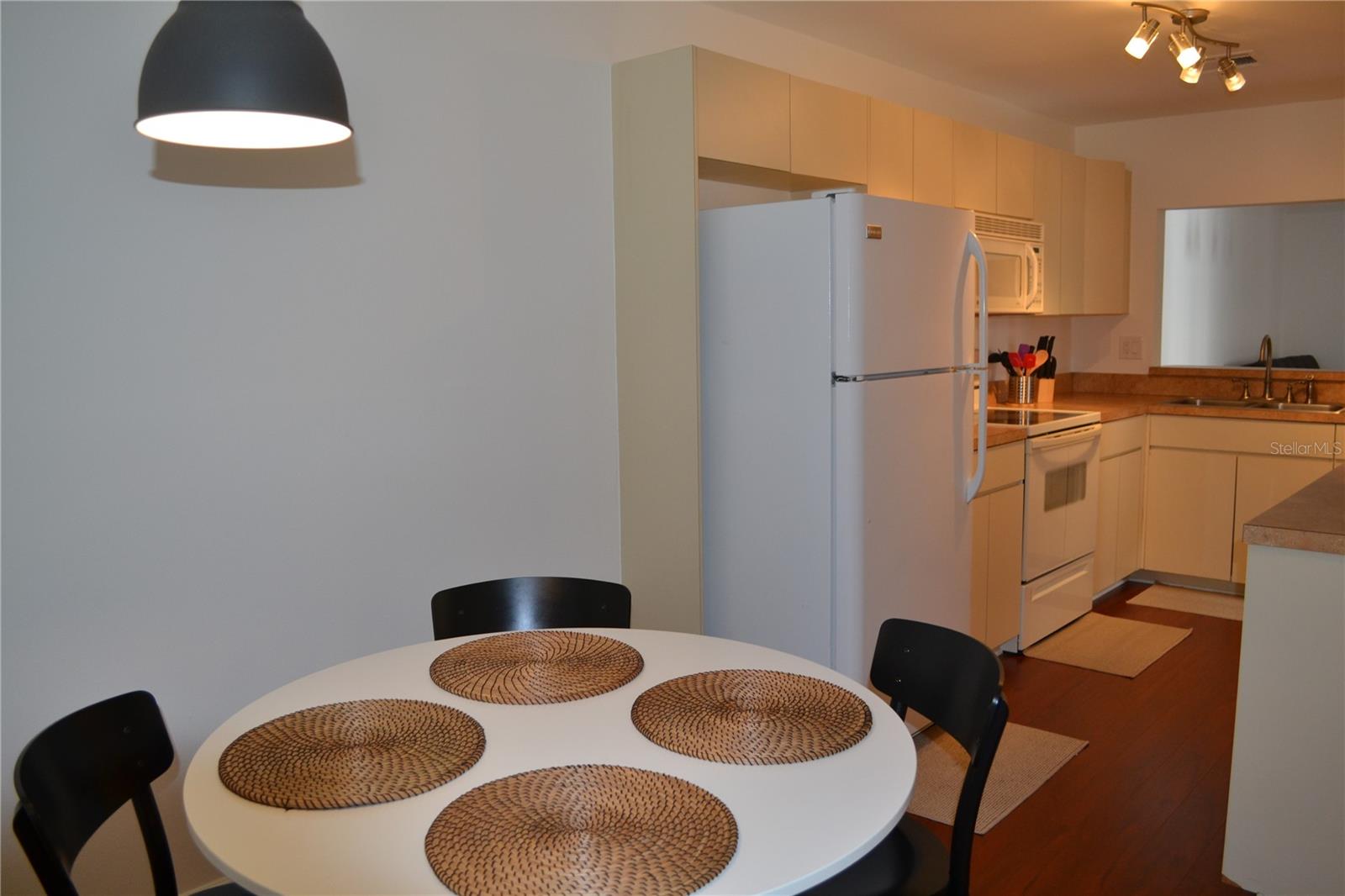3591 EDINGTON WAY — photo 2