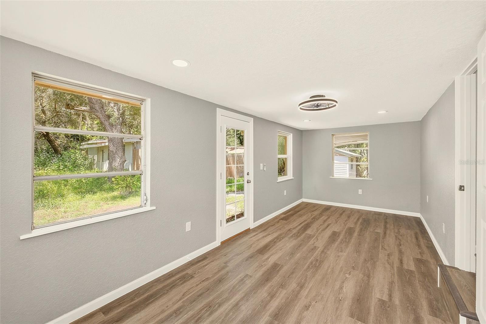 9041 RYE ST — photo 2