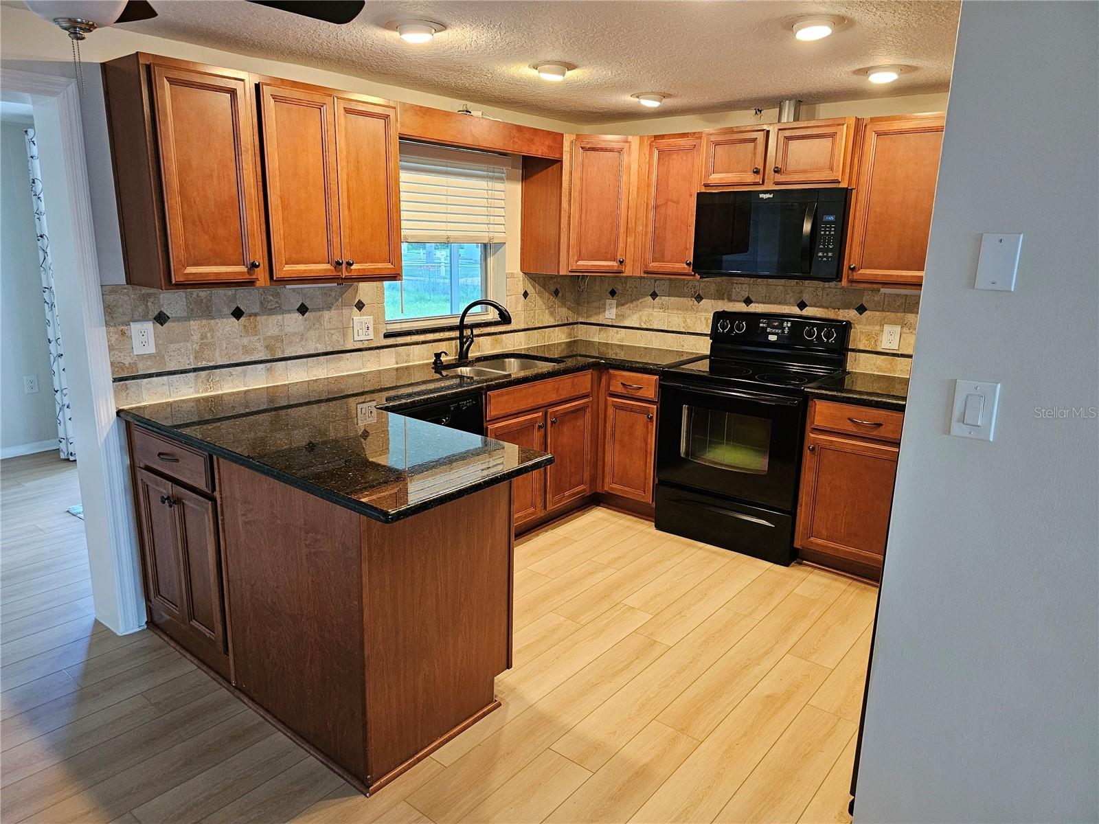 3551 EMORY DR — photo 4