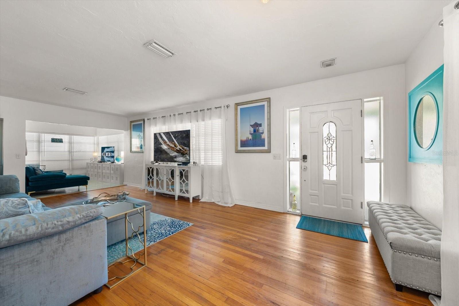 732 MANDALAY AVE — photo 8