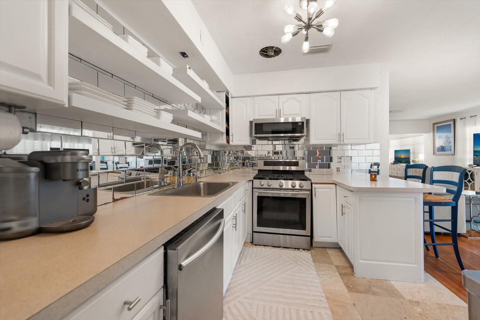 732 MANDALAY AVE — photo 13