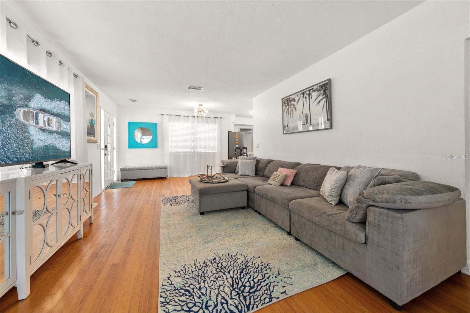 732 MANDALAY AVE — photo 7