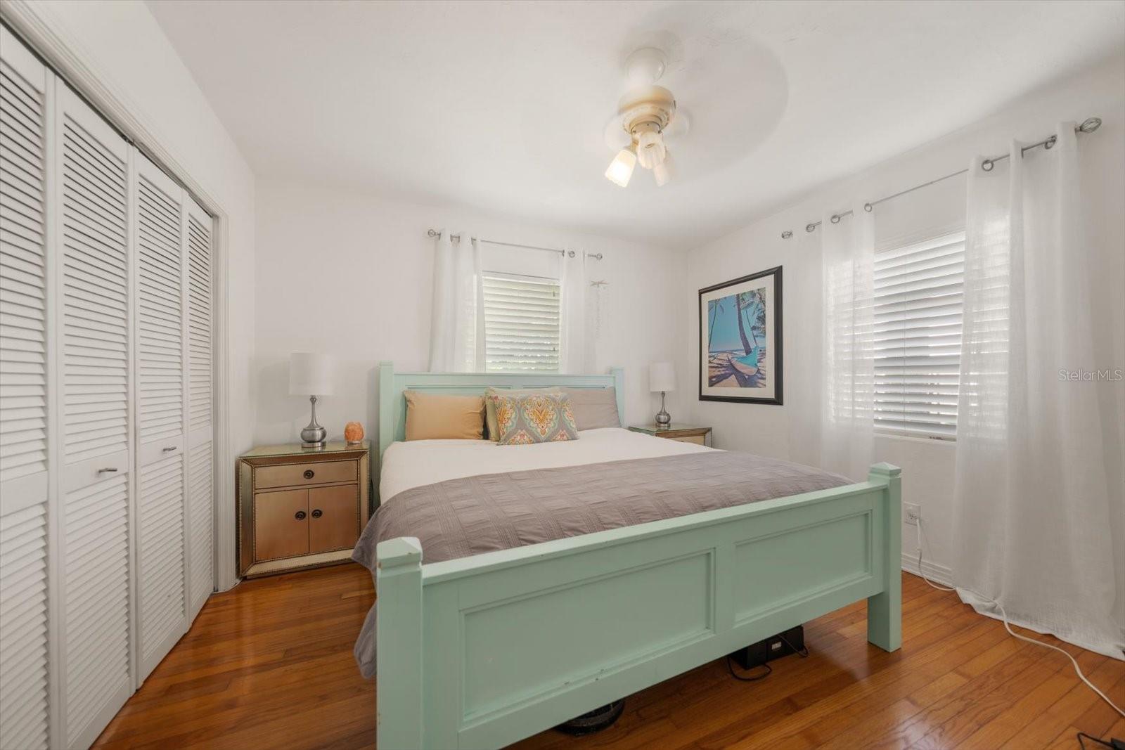 732 MANDALAY AVE — photo 20