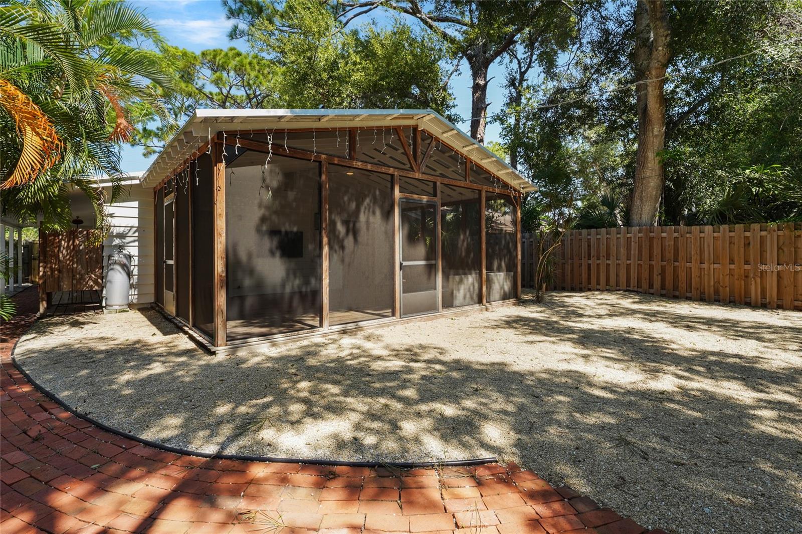 2142 WALDEMERE ST — photo 30