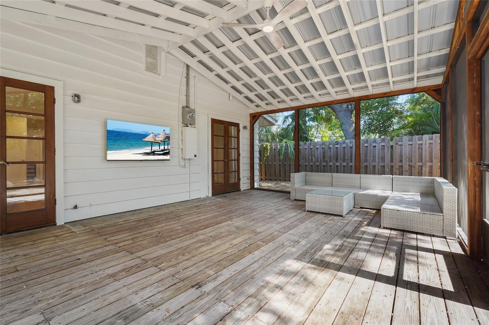 2142 WALDEMERE ST — photo 22