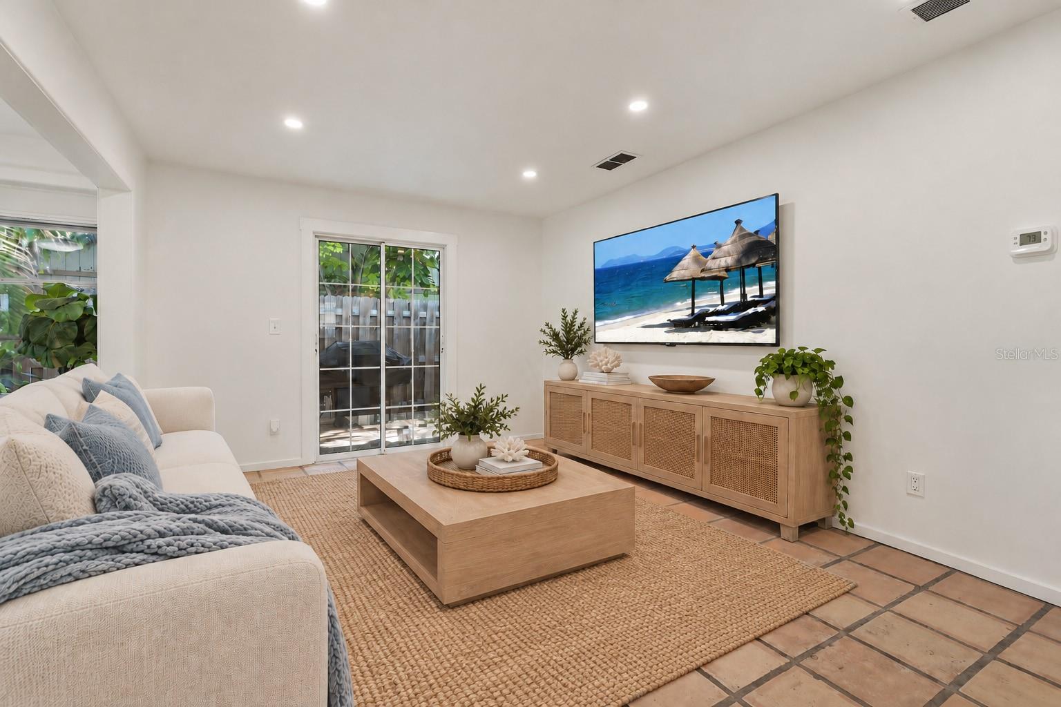2142 WALDEMERE ST — photo 3