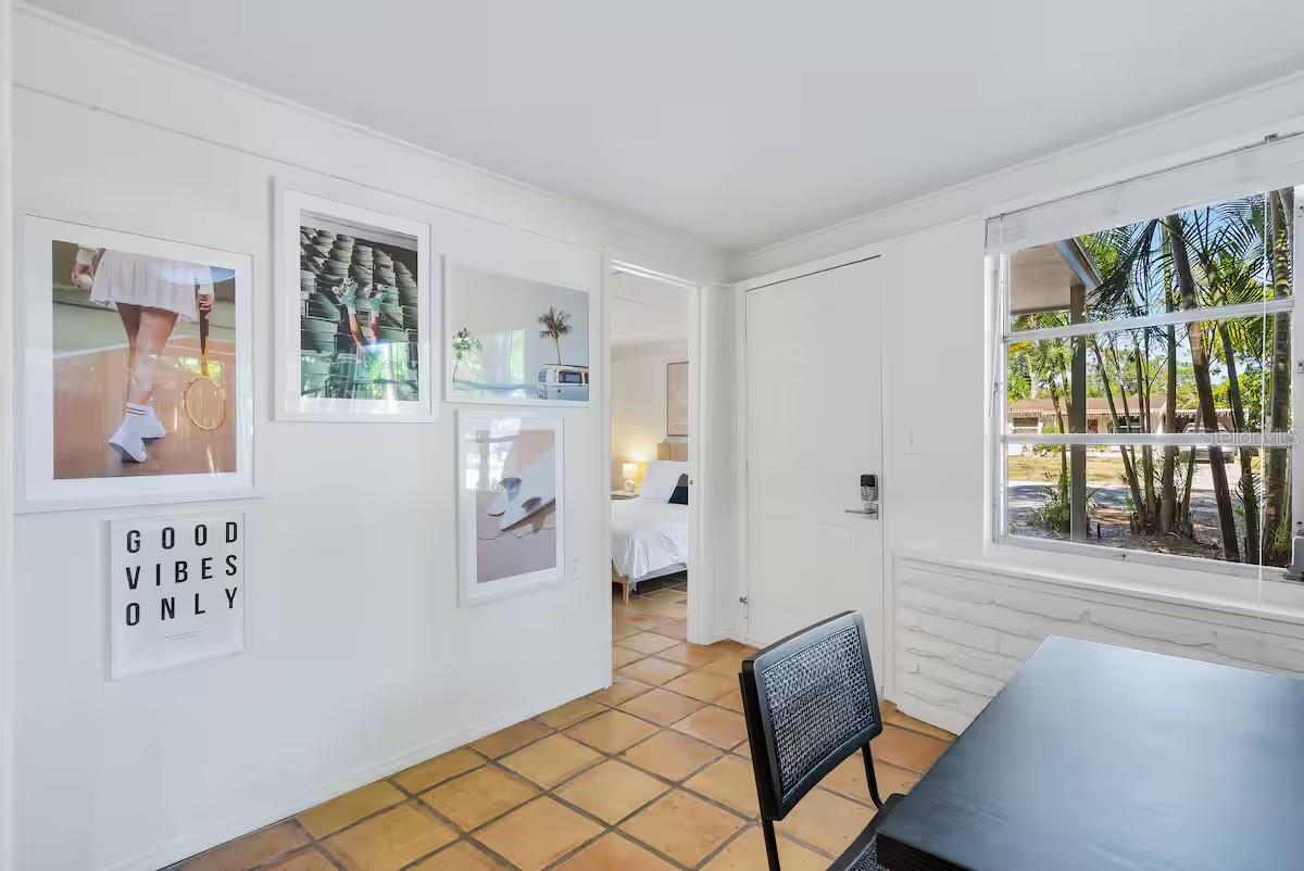 2142 WALDEMERE ST — photo 12