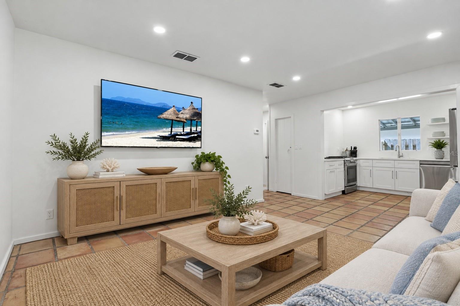 2142 WALDEMERE ST — photo 4