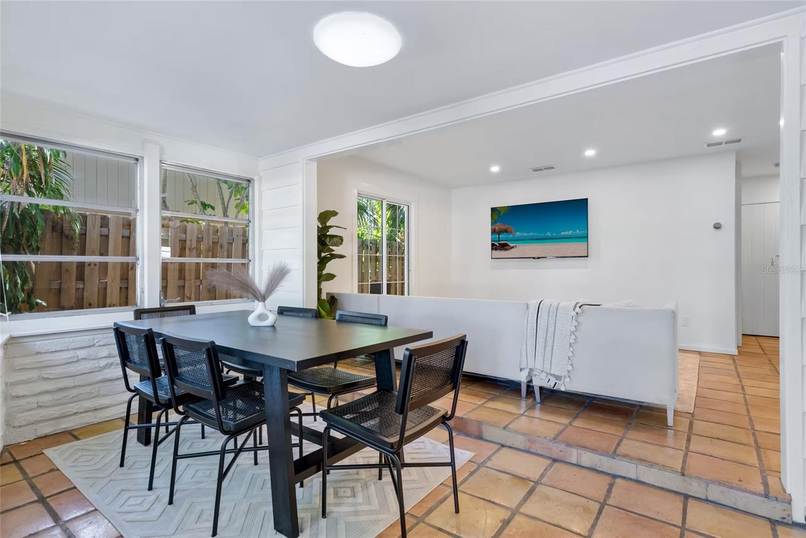 2142 WALDEMERE ST — photo 11