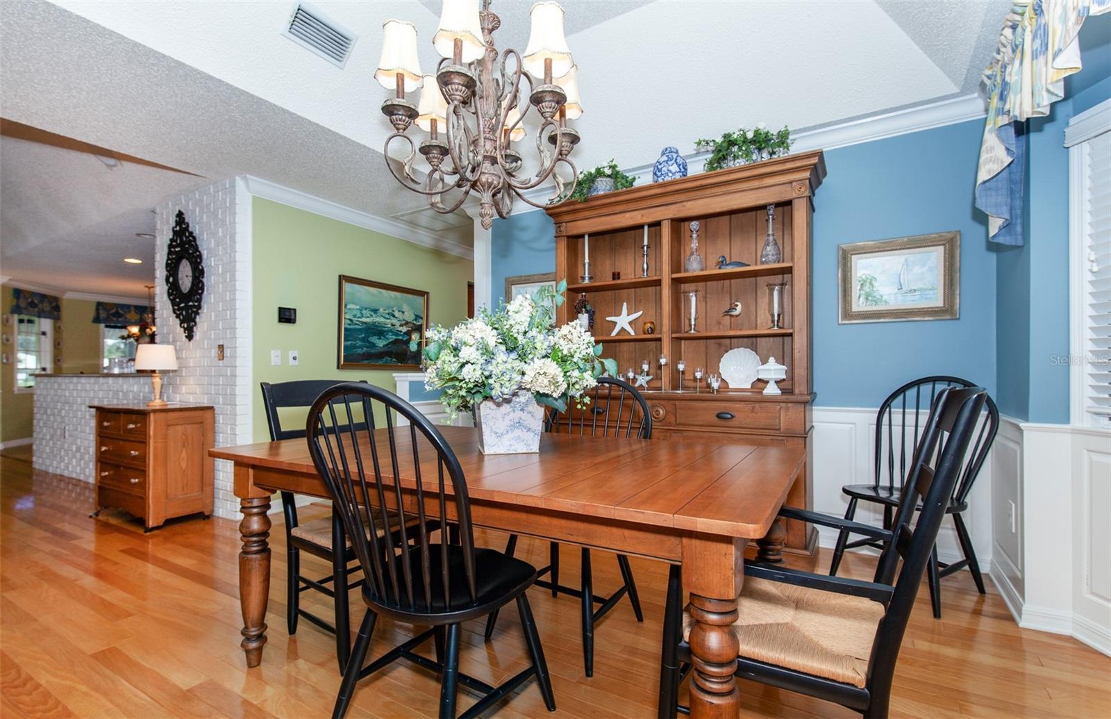 810 CARNOUSTIE DR — photo 36