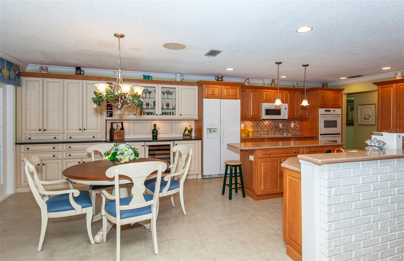 810 CARNOUSTIE DR — photo 31