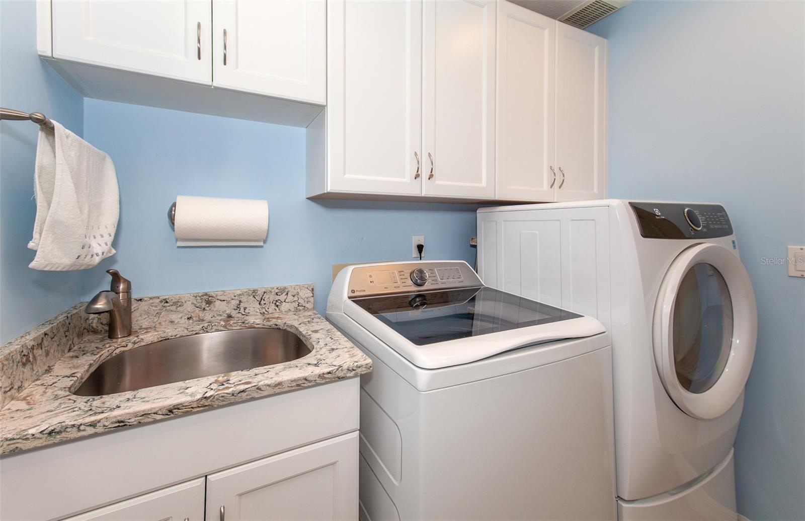 810 CARNOUSTIE DR — photo 57