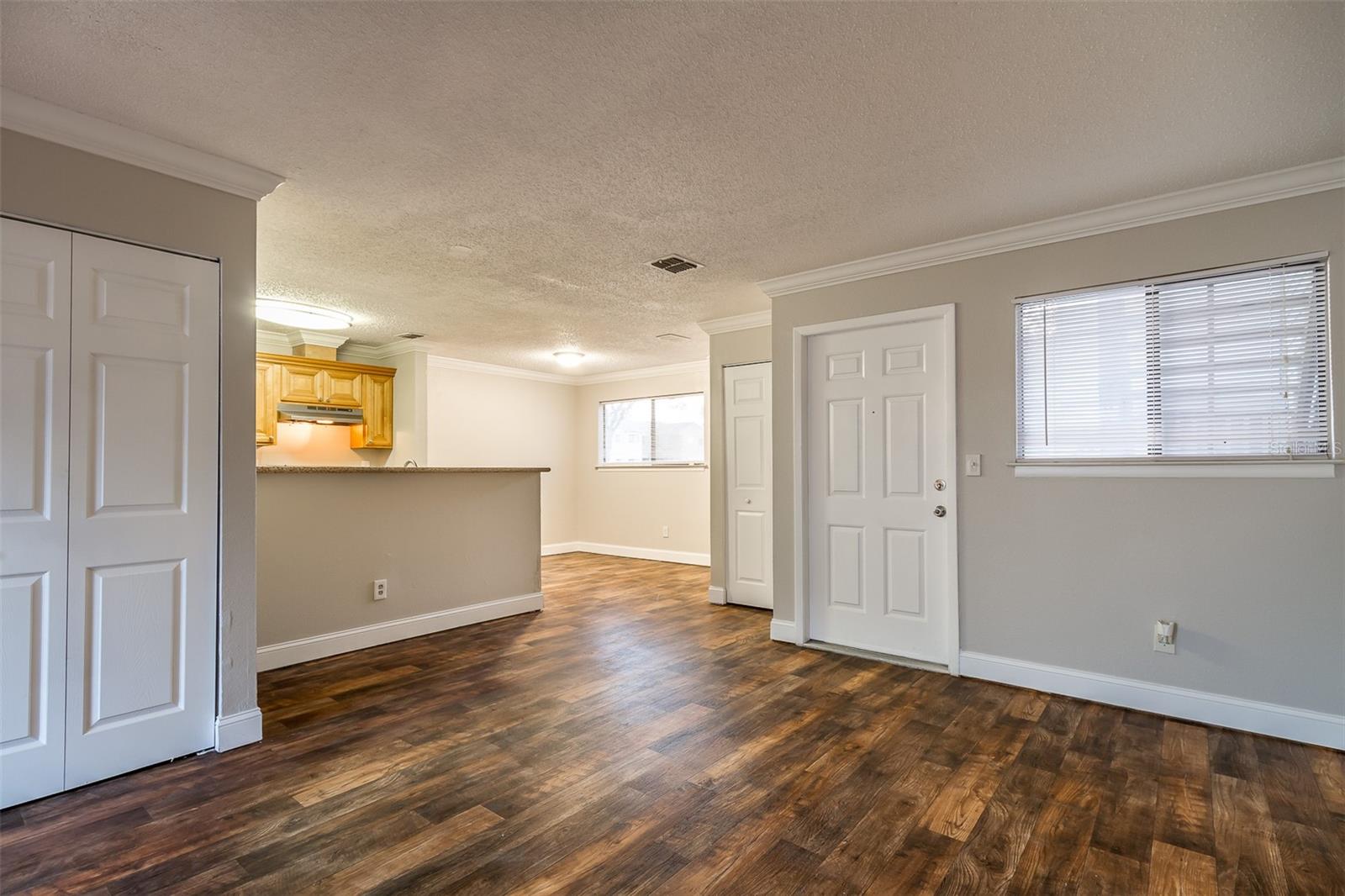 Home in LARGO — photo 3