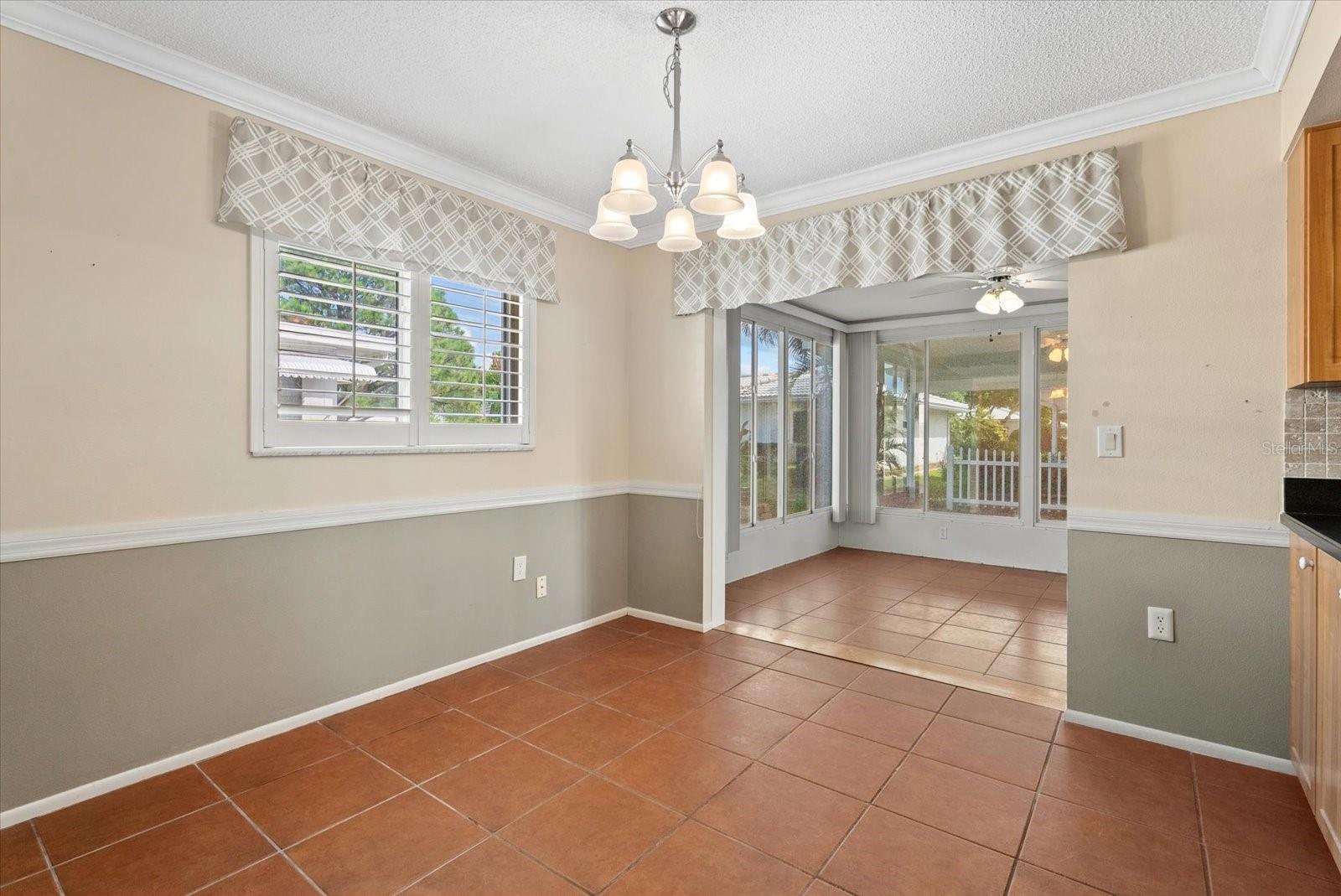 1507 N KNOLLWOOD DR — photo 10
