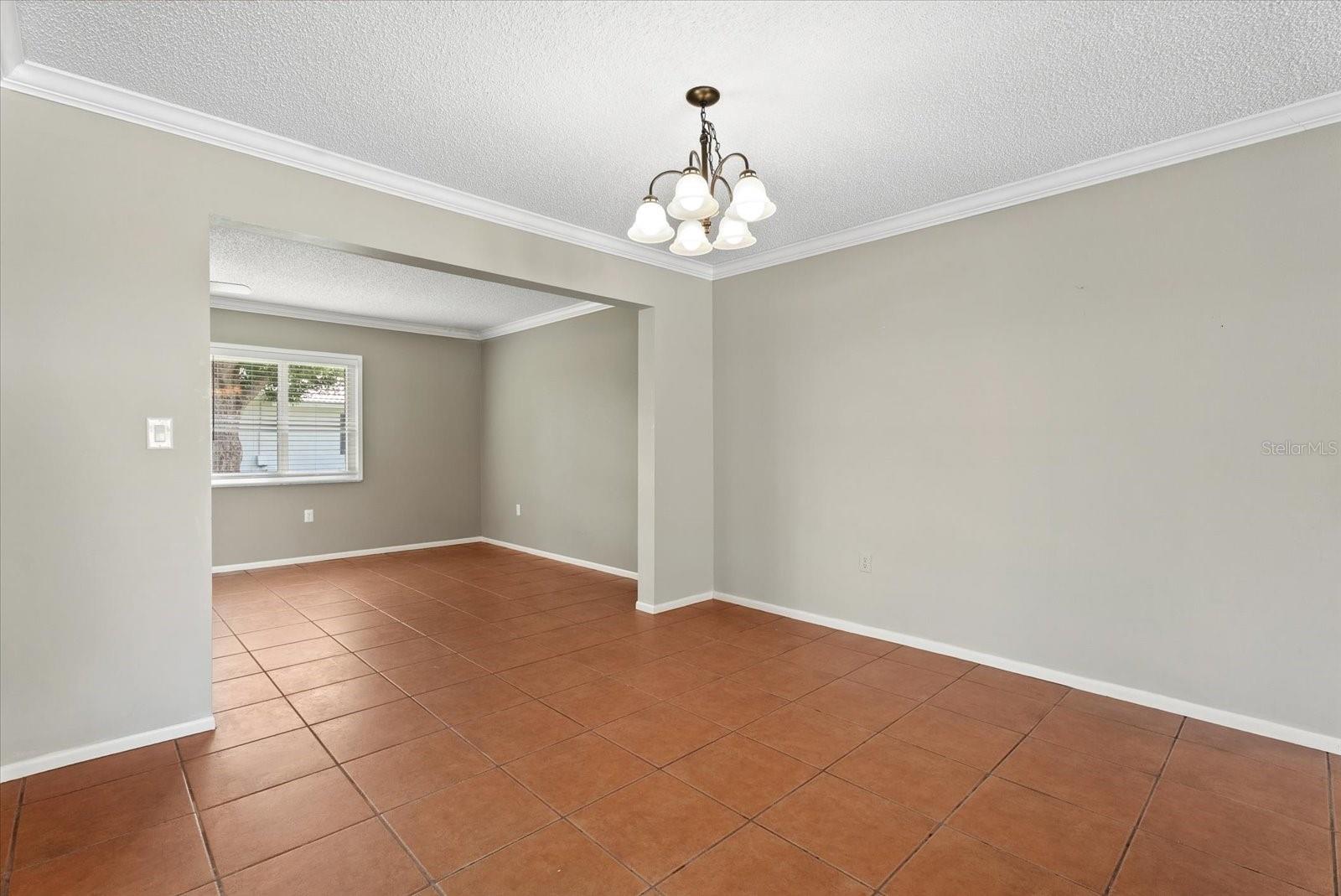 1507 N KNOLLWOOD DR — photo 14