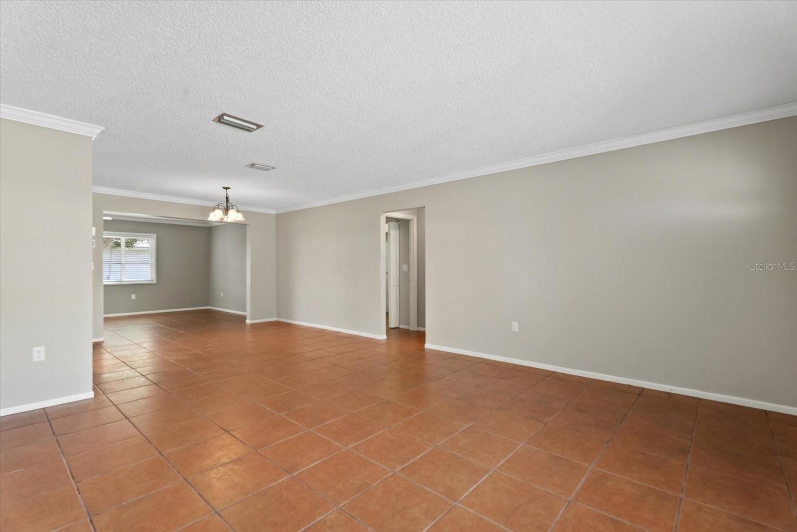 1507 N KNOLLWOOD DR — photo 12