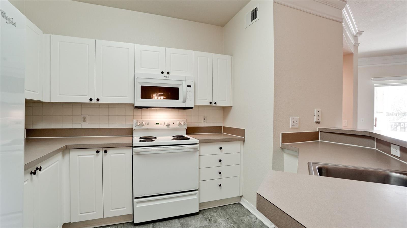 5160 NORTHRIDGE RD #201 — photo 3