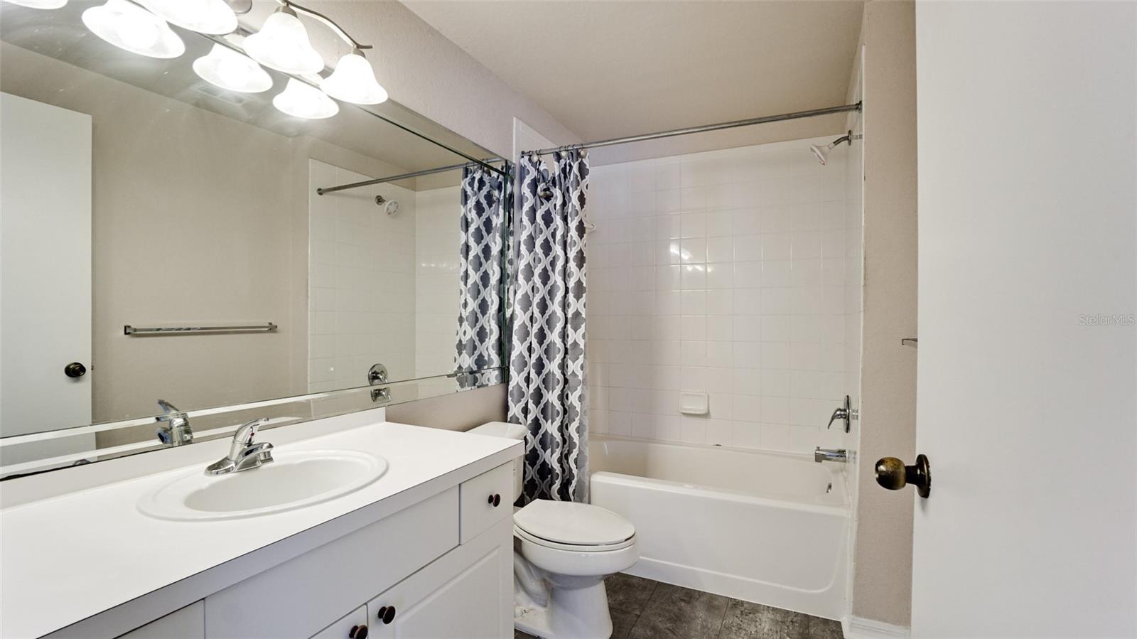 5160 NORTHRIDGE RD #201 — photo 8