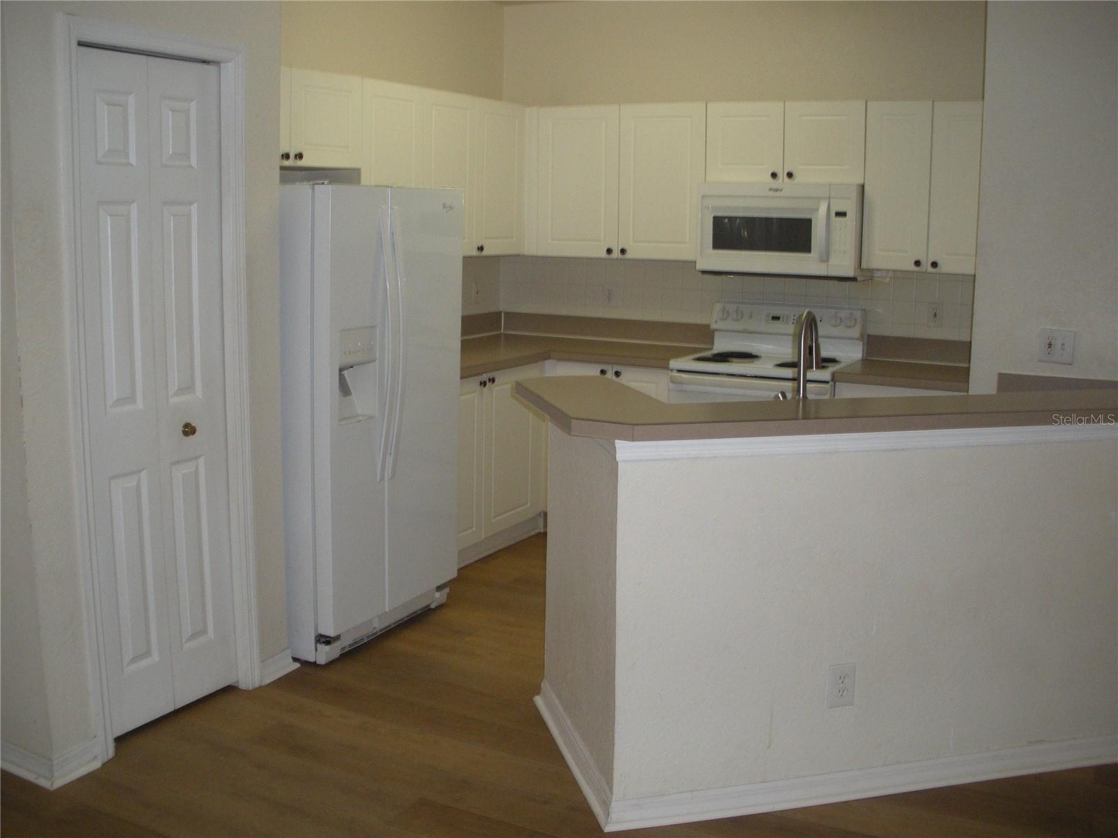5160 NORTHRIDGE RD #201 — photo 4