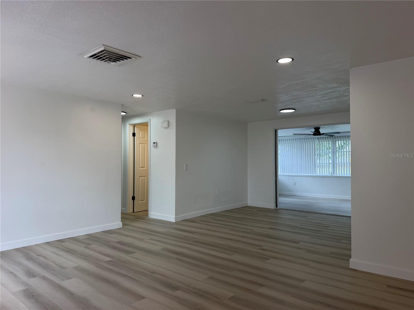 6810 EL CAMINO PALOMA ST — photo 4