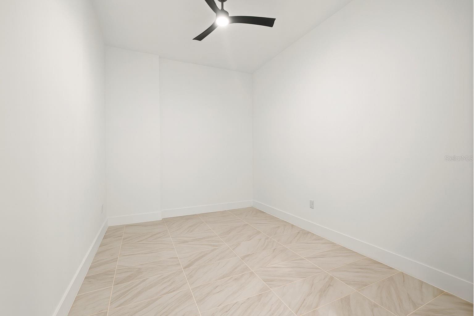 777 3RD AVE N #806 — photo 33