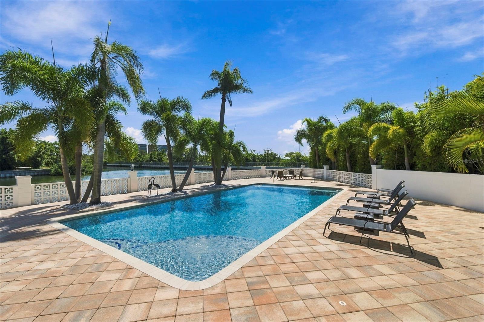 3905 FONTAINEBLEAU DR — photo 56