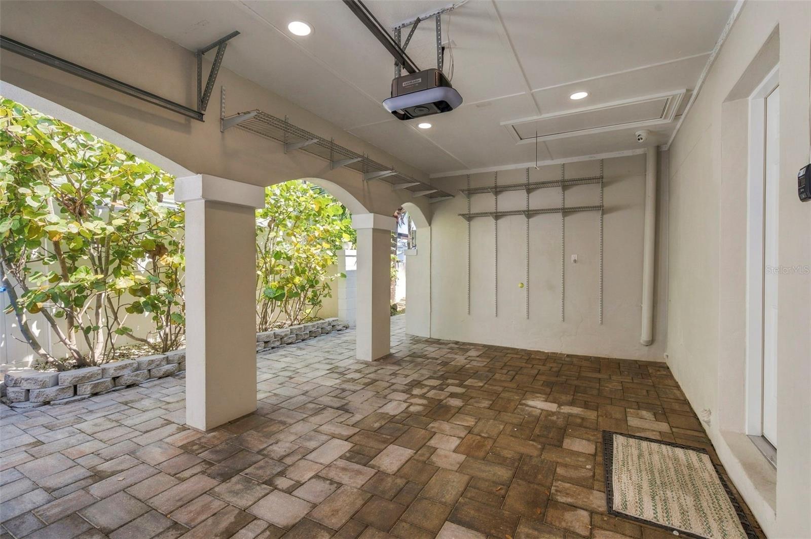 3905 FONTAINEBLEAU DR — photo 52