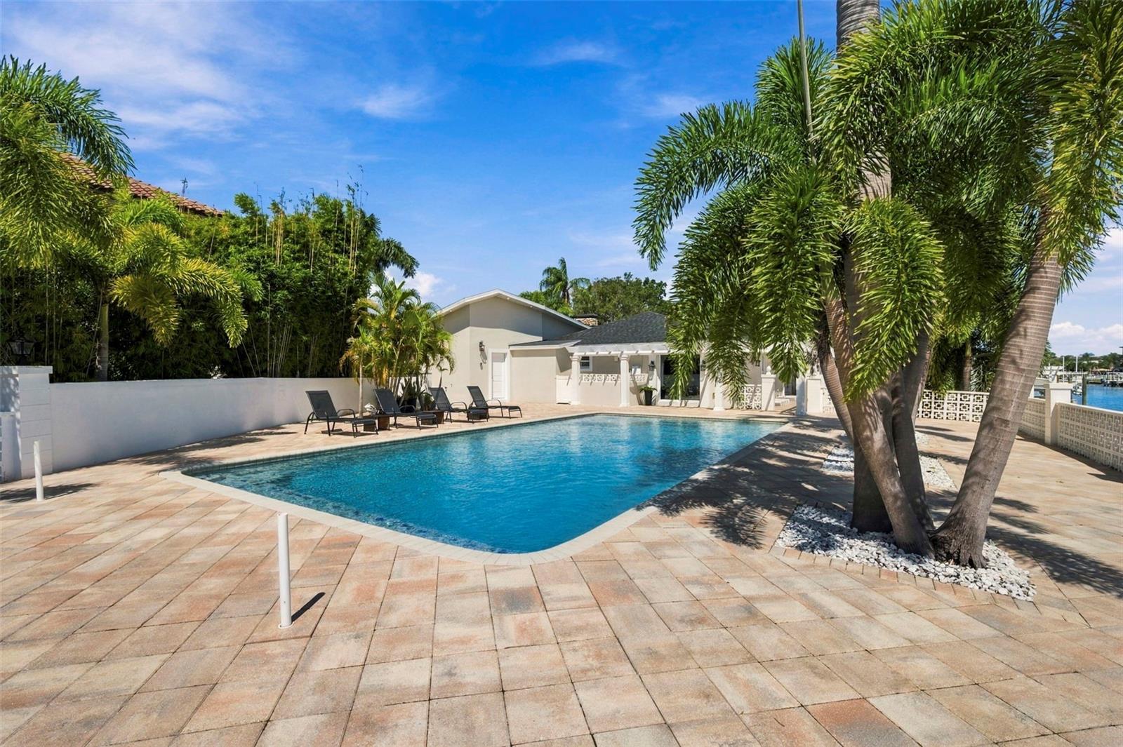 3905 FONTAINEBLEAU DR — photo 59