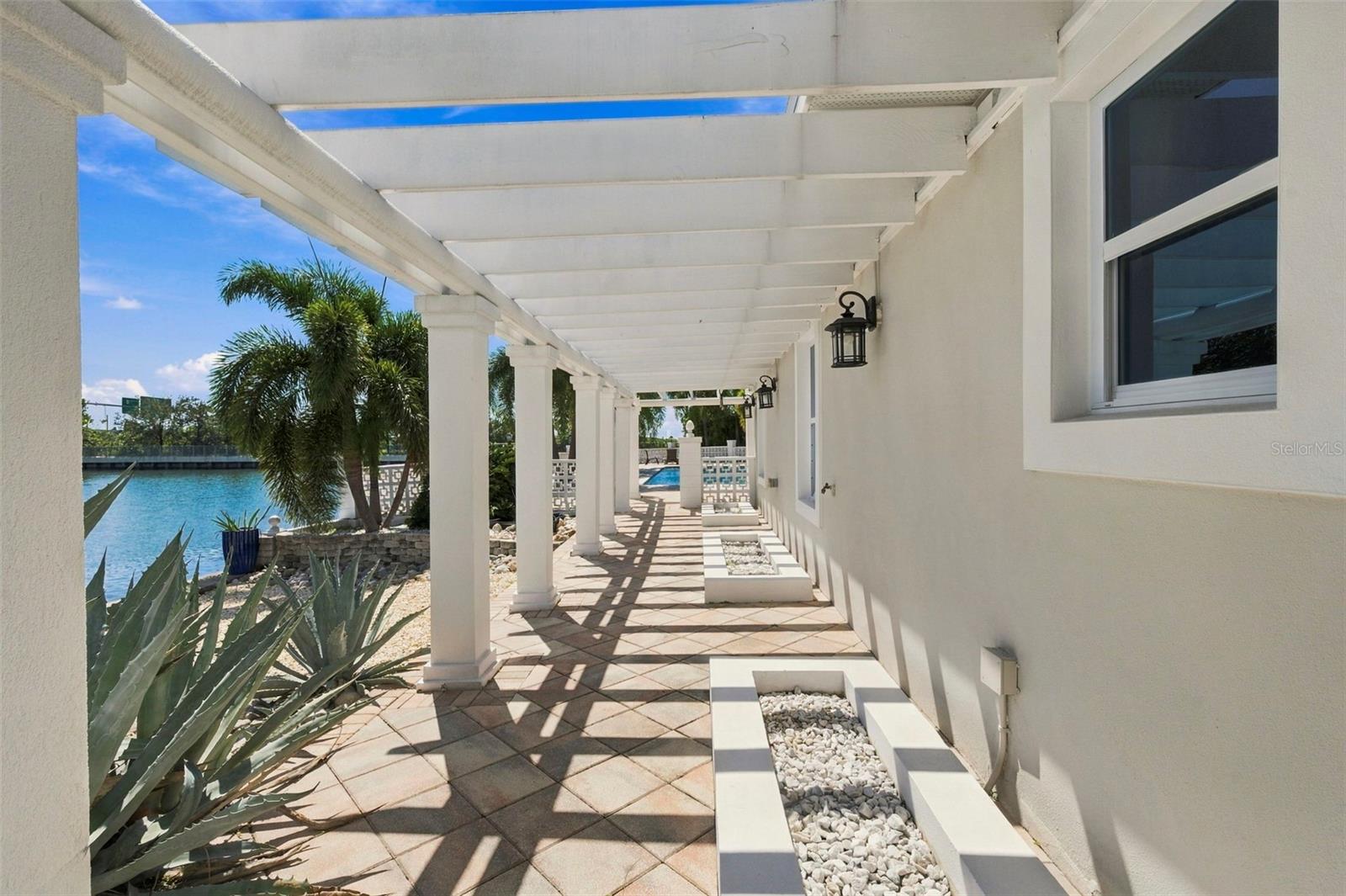 3905 FONTAINEBLEAU DR — photo 61