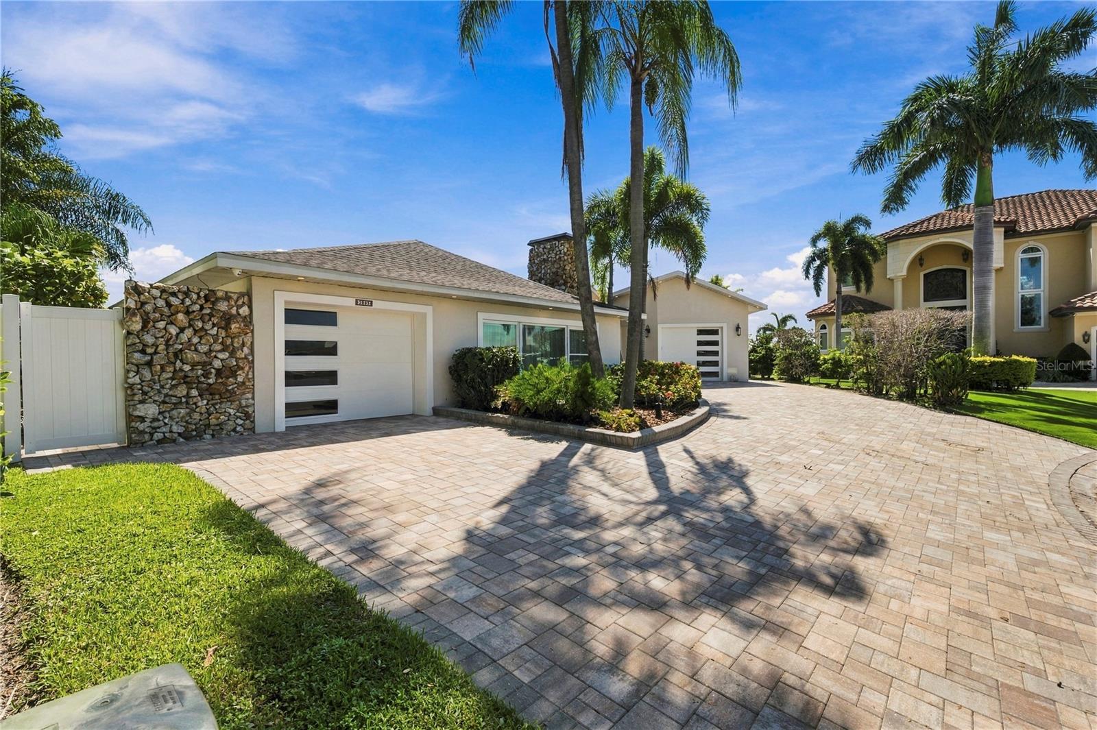 3905 FONTAINEBLEAU DR — photo 4