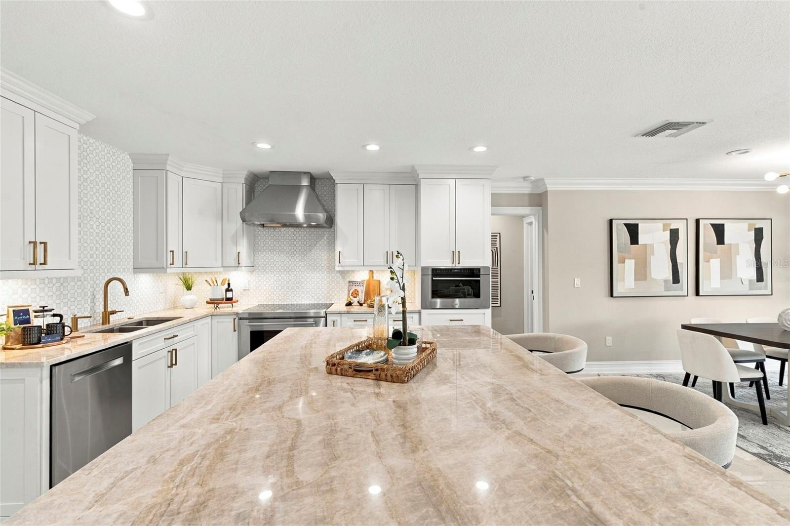 3905 FONTAINEBLEAU DR — photo 15