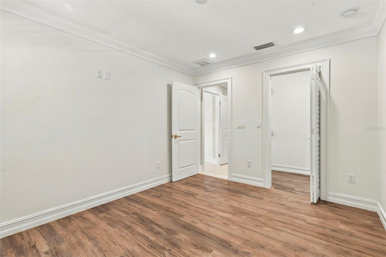 3905 FONTAINEBLEAU DR — photo 48