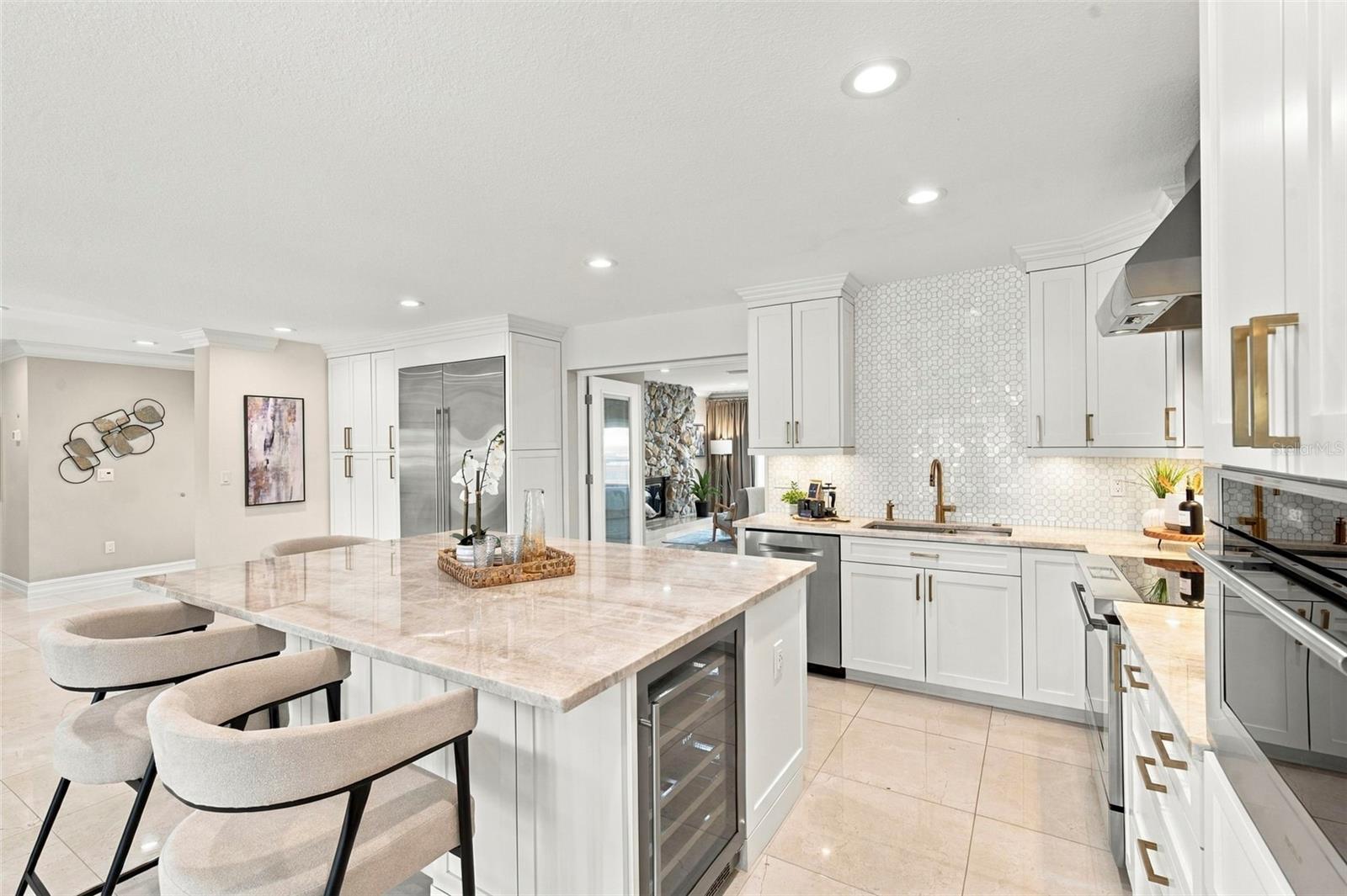 3905 FONTAINEBLEAU DR — photo 9
