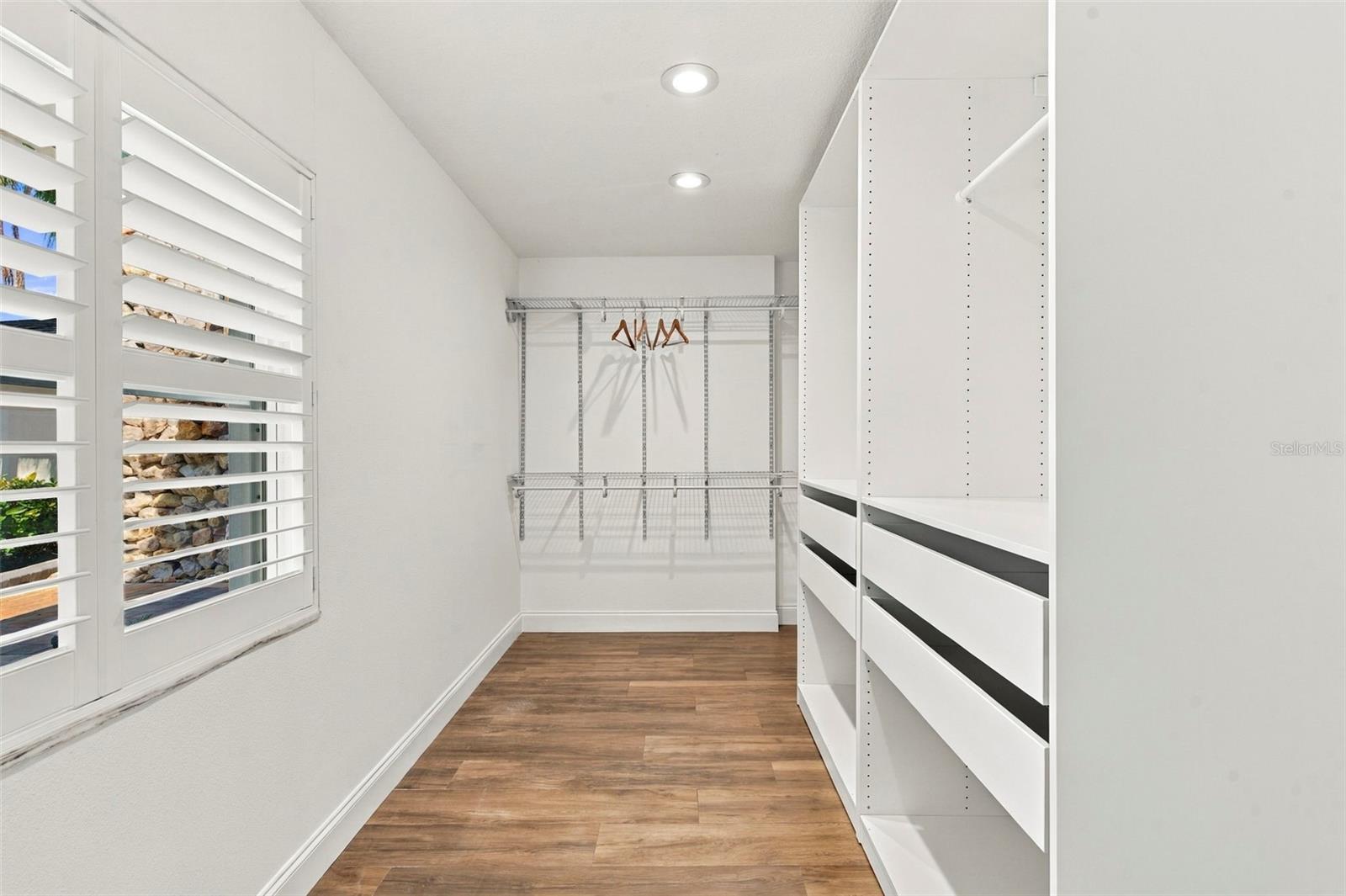 3905 FONTAINEBLEAU DR — photo 32