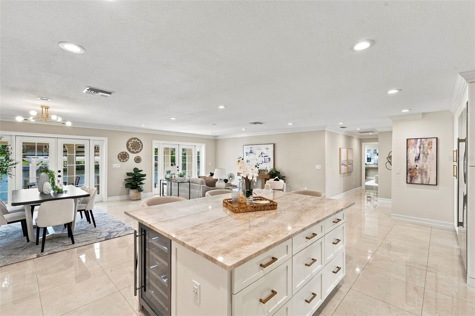 3905 FONTAINEBLEAU DR — photo 10