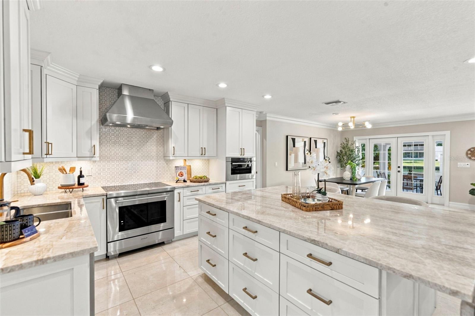 3905 FONTAINEBLEAU DR — photo 18