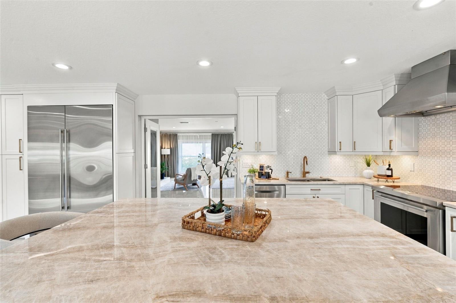 3905 FONTAINEBLEAU DR — photo 11