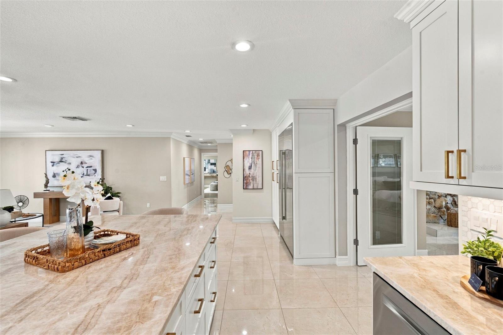 3905 FONTAINEBLEAU DR — photo 16