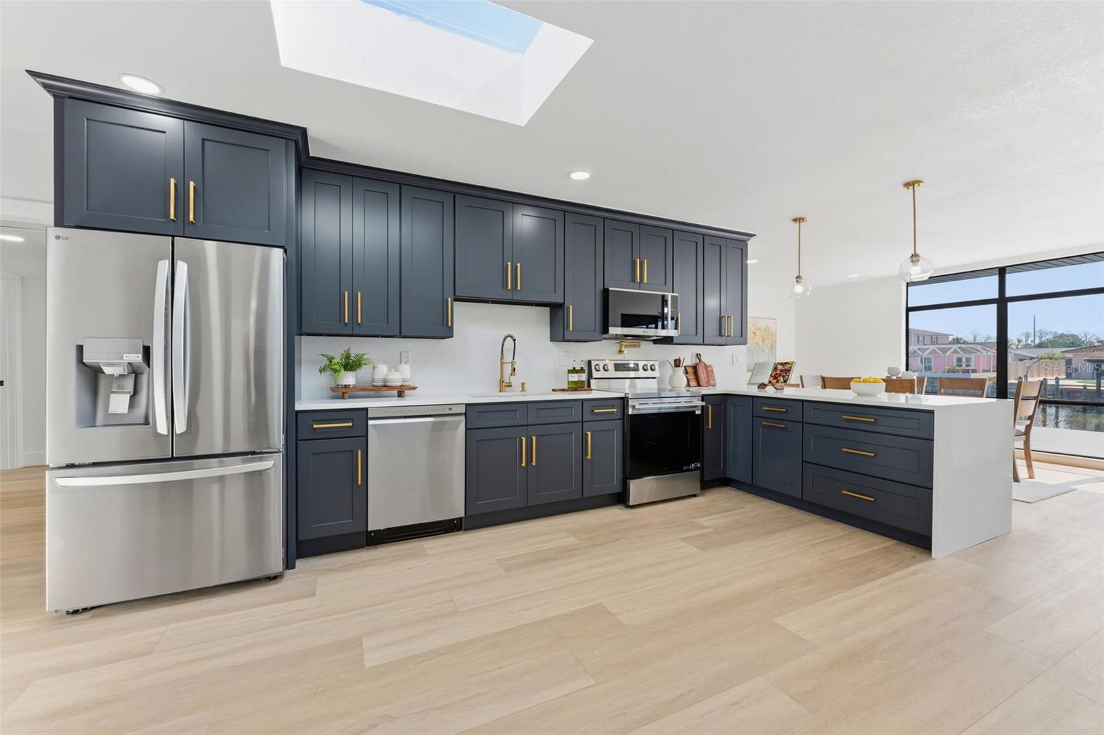 3917 E EDEN ROC CIR — photo 9