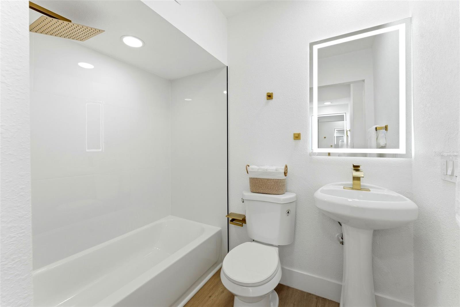 3917 E EDEN ROC CIR — photo 35