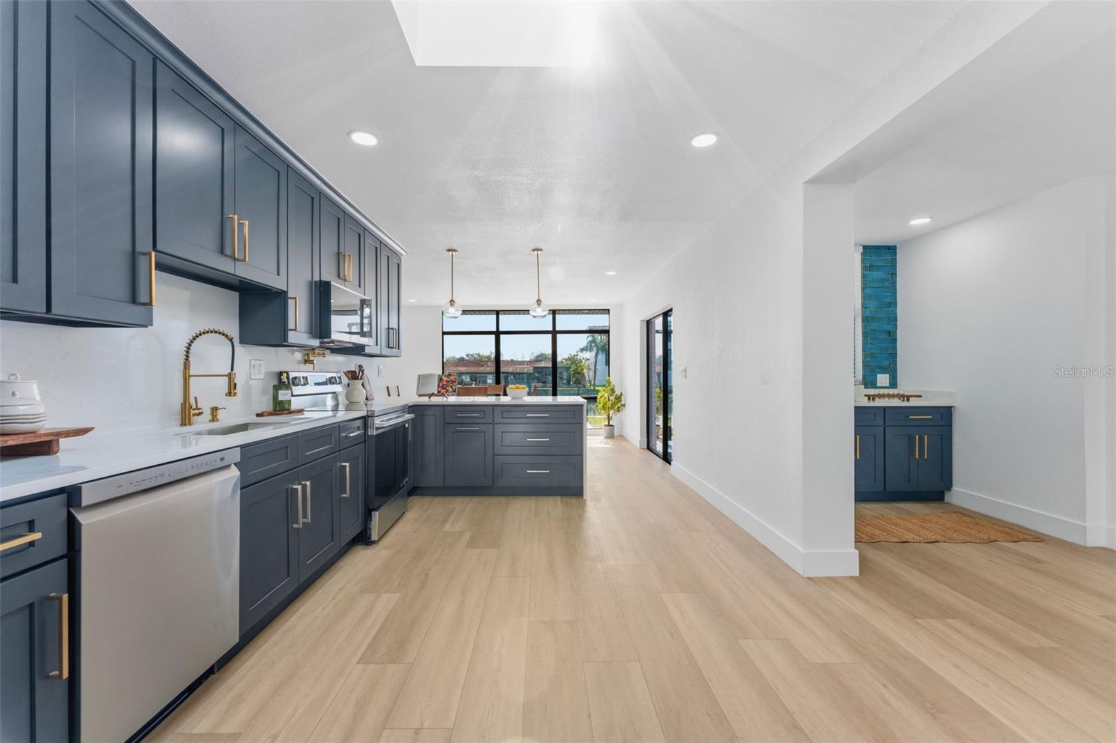 3917 E EDEN ROC CIR — photo 45