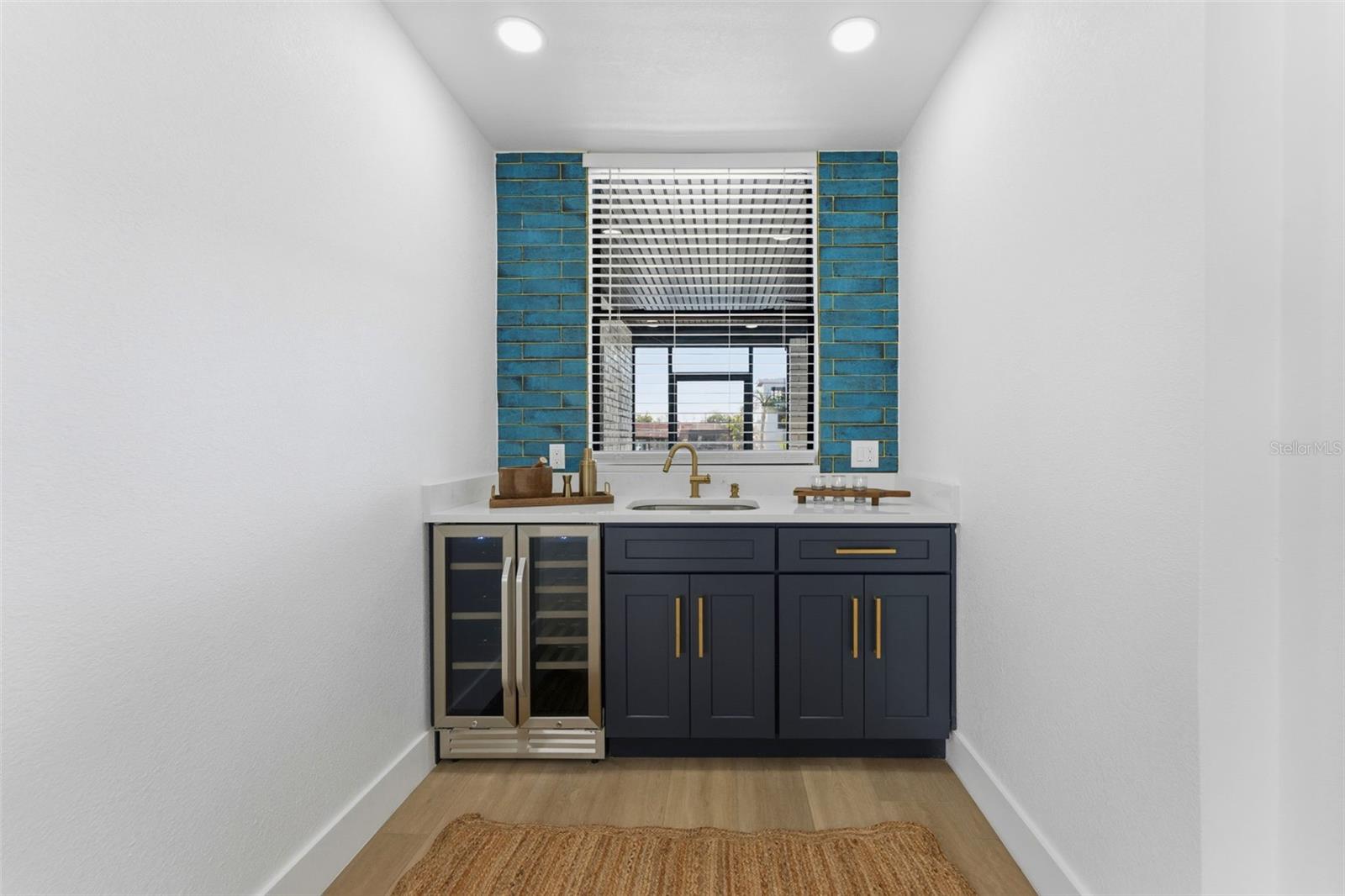 3917 E EDEN ROC CIR — photo 8