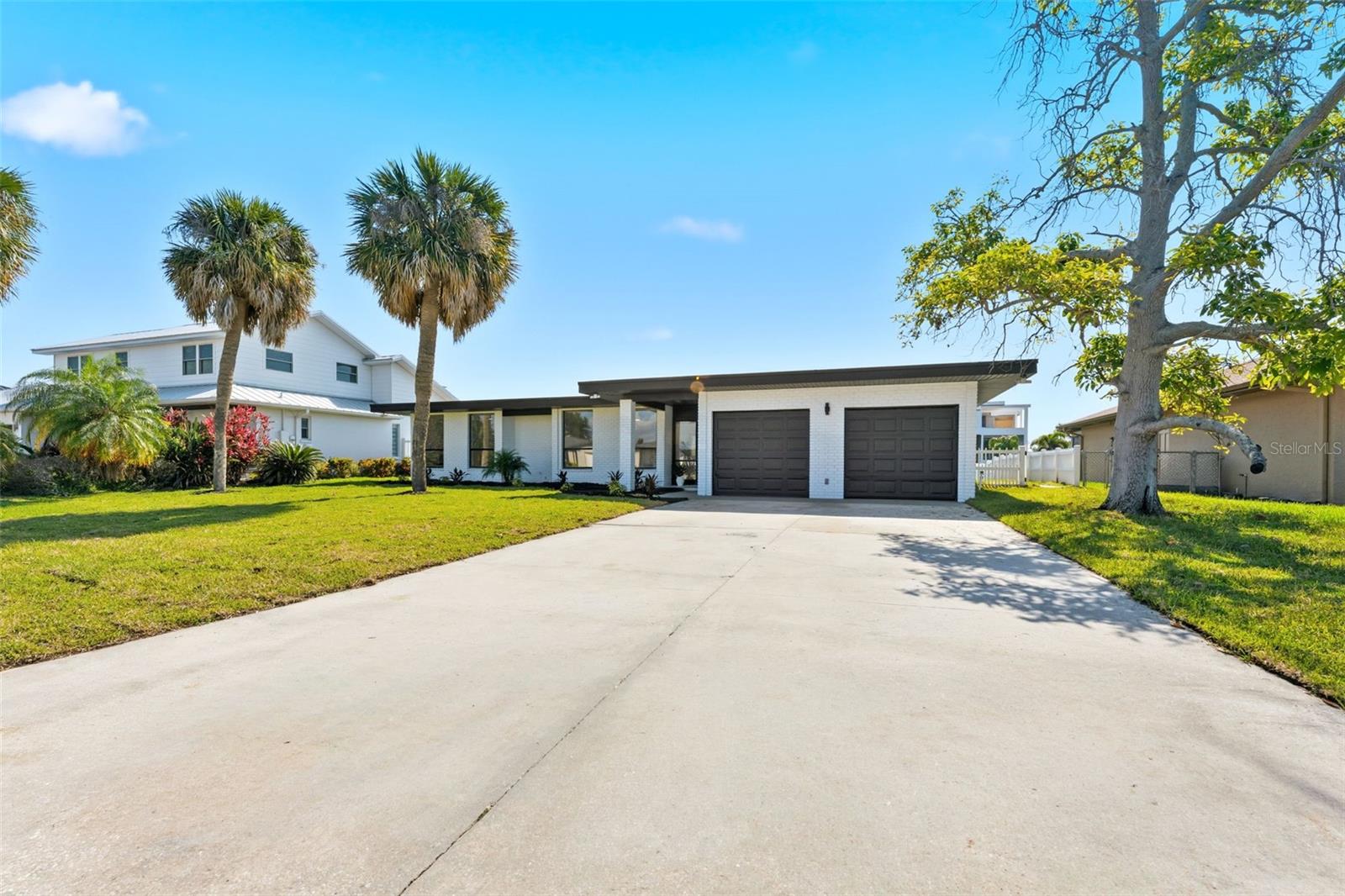 3917 E EDEN ROC CIR — photo 55