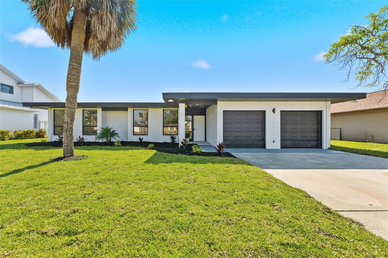 3917 E EDEN ROC CIR — photo 53