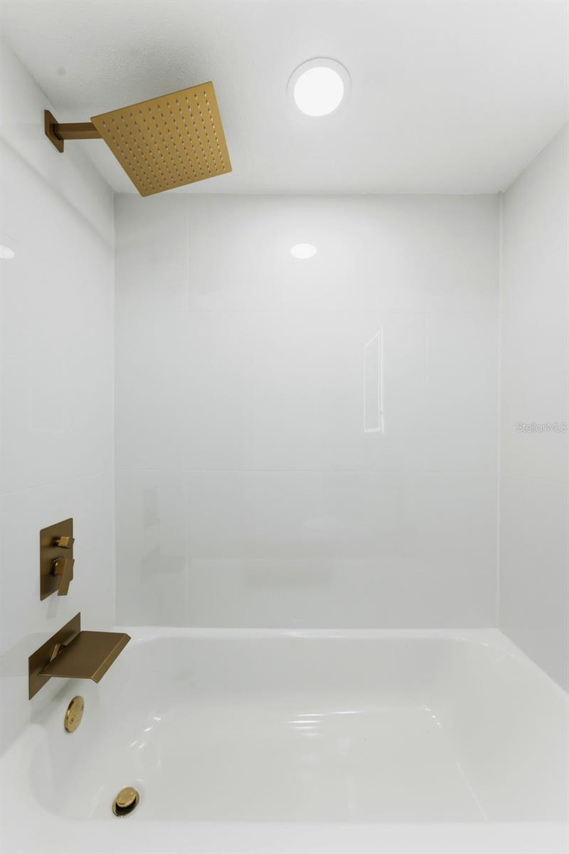 3917 E EDEN ROC CIR — photo 34