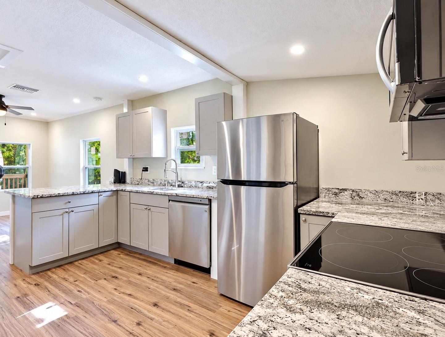 3103 E EMMA ST — photo 4